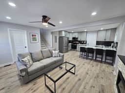 The Silver Villa - 2 King Beds Minutes from Downtown ATL