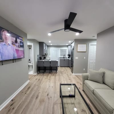 Modern Home 3 Bedroom 3 Baths & EV Charger