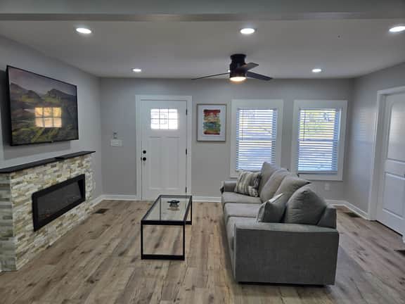 The Silver Villa - 2 King Beds Minutes from Downtown ATL