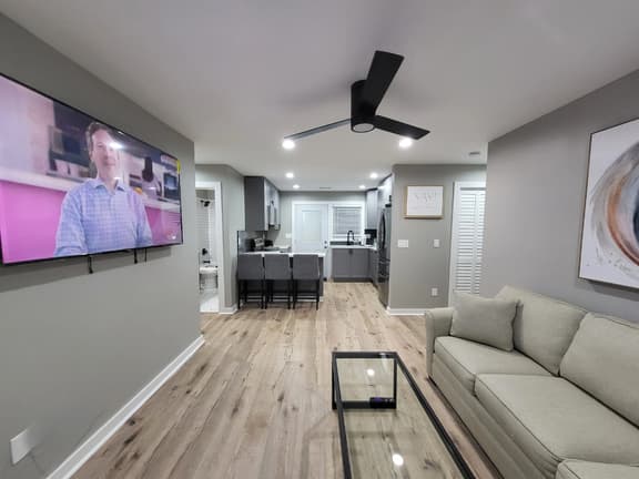 Modern Home 3 Bedroom 3 Baths & EV Charger