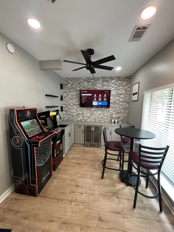 Walkable Benz Stadium+Gated+Private Rooftop+Private Garage