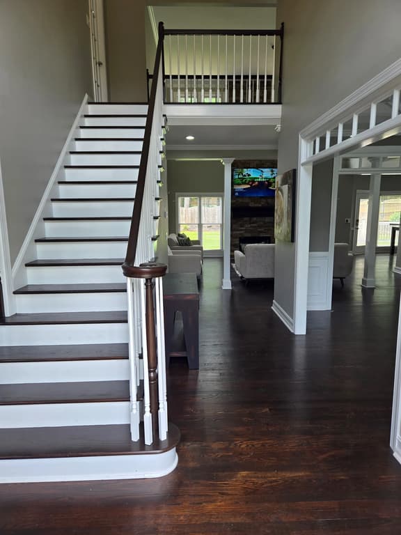 Near LakePoint! Spacious 3-Story Retreat
